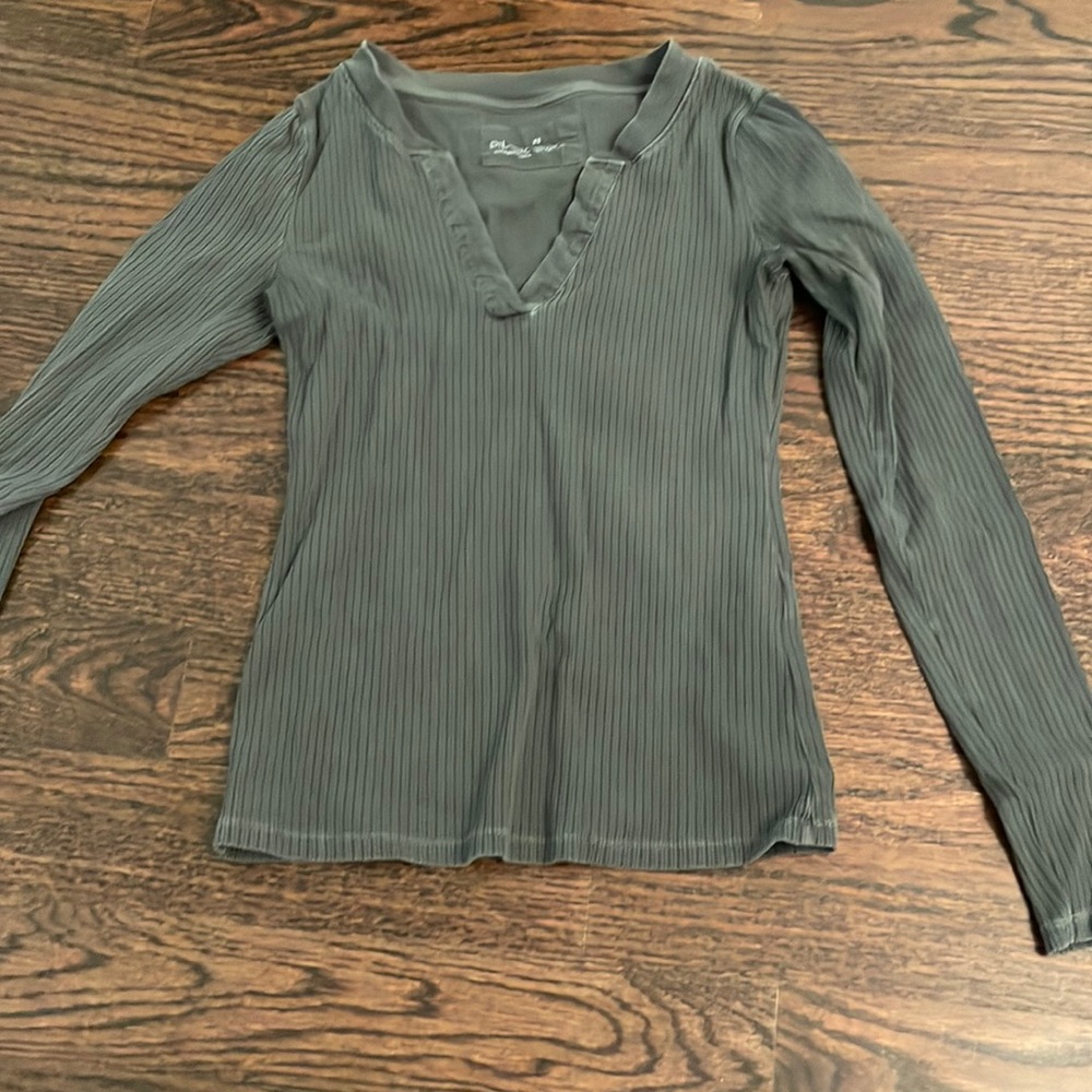 v neck ribbed shirt